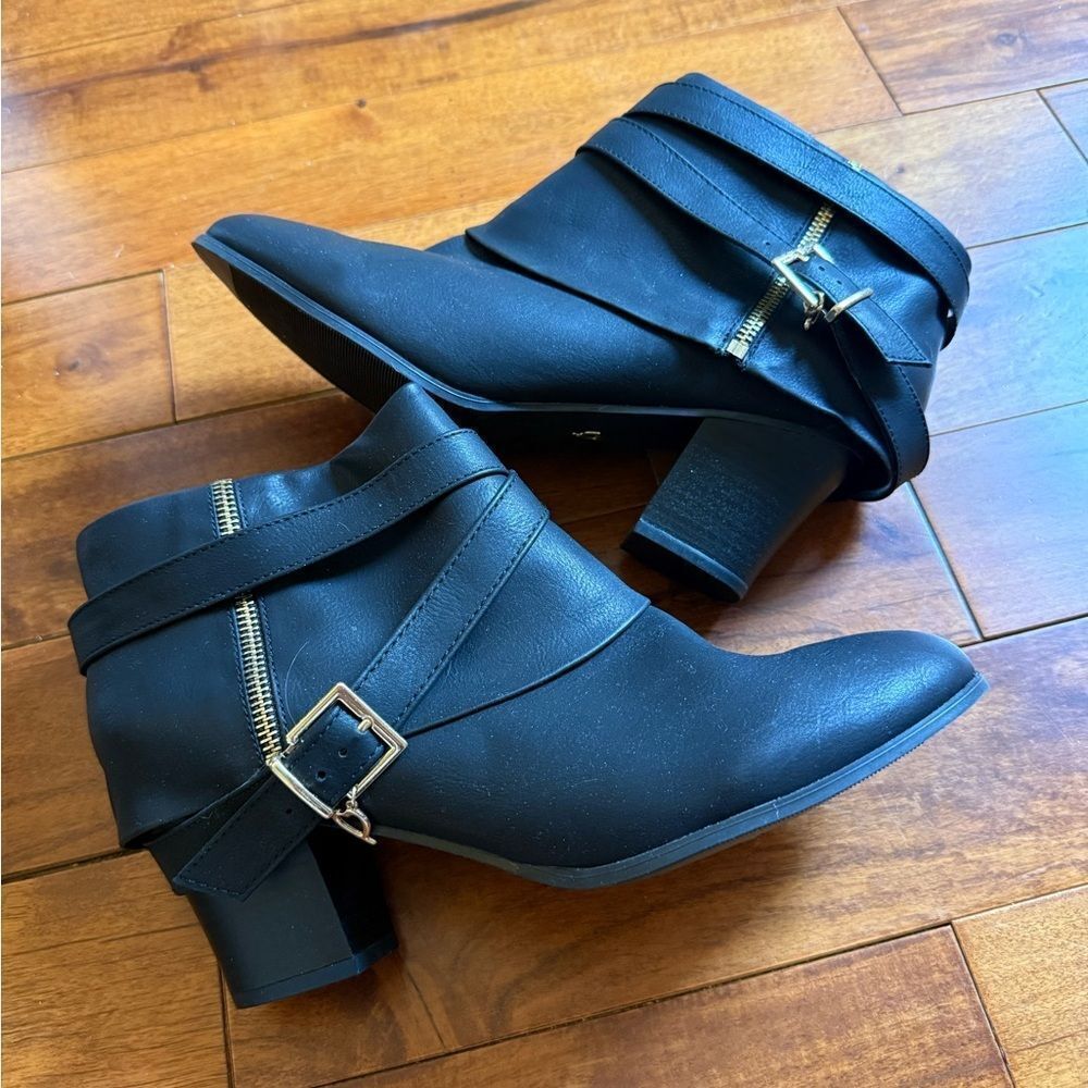 🩷 New Thalia Sodi Tully Womens Faux Leather Strappy Boots black Chunky Heel 12